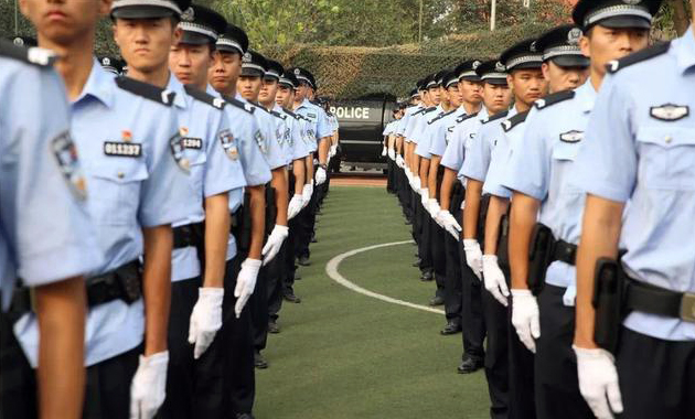 警用制式刀具是怎樣的存在，單警裝備中還是必選種類(lèi)嗎？